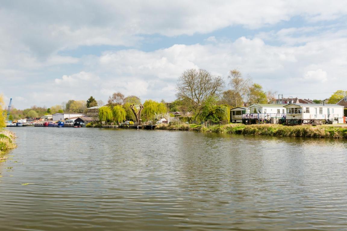Riverside Cottage 伊夫舍姆 外观 照片